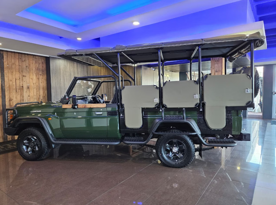 2025 TOYOTA LAND CRUISER 79 GAME VIEWER M/T