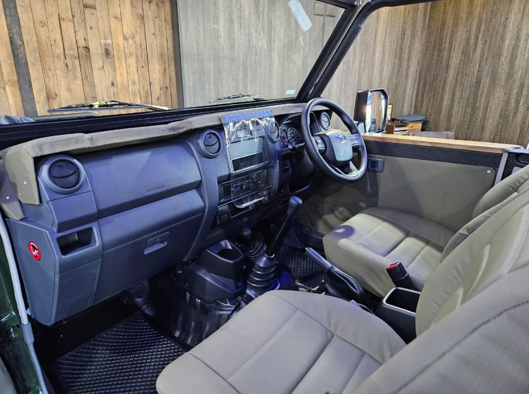 2025 TOYOTA LAND CRUISER 79 GAME VIEWER M/T