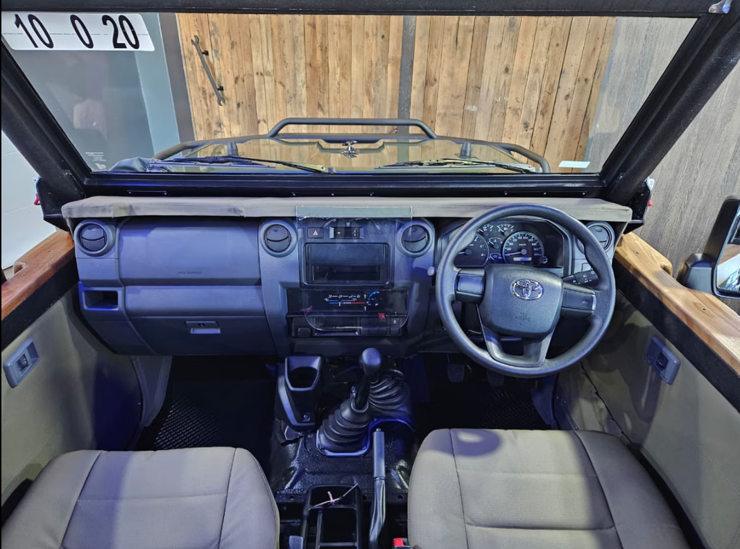 2025 TOYOTA LAND CRUISER 79 GAME VIEWER M/T