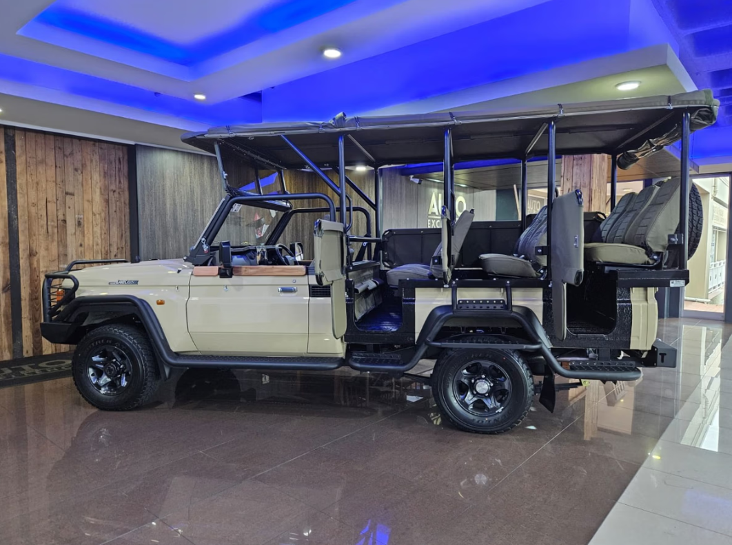 2025 TOYOTA LAND CRUISER 79 GAME VIEWER M/T