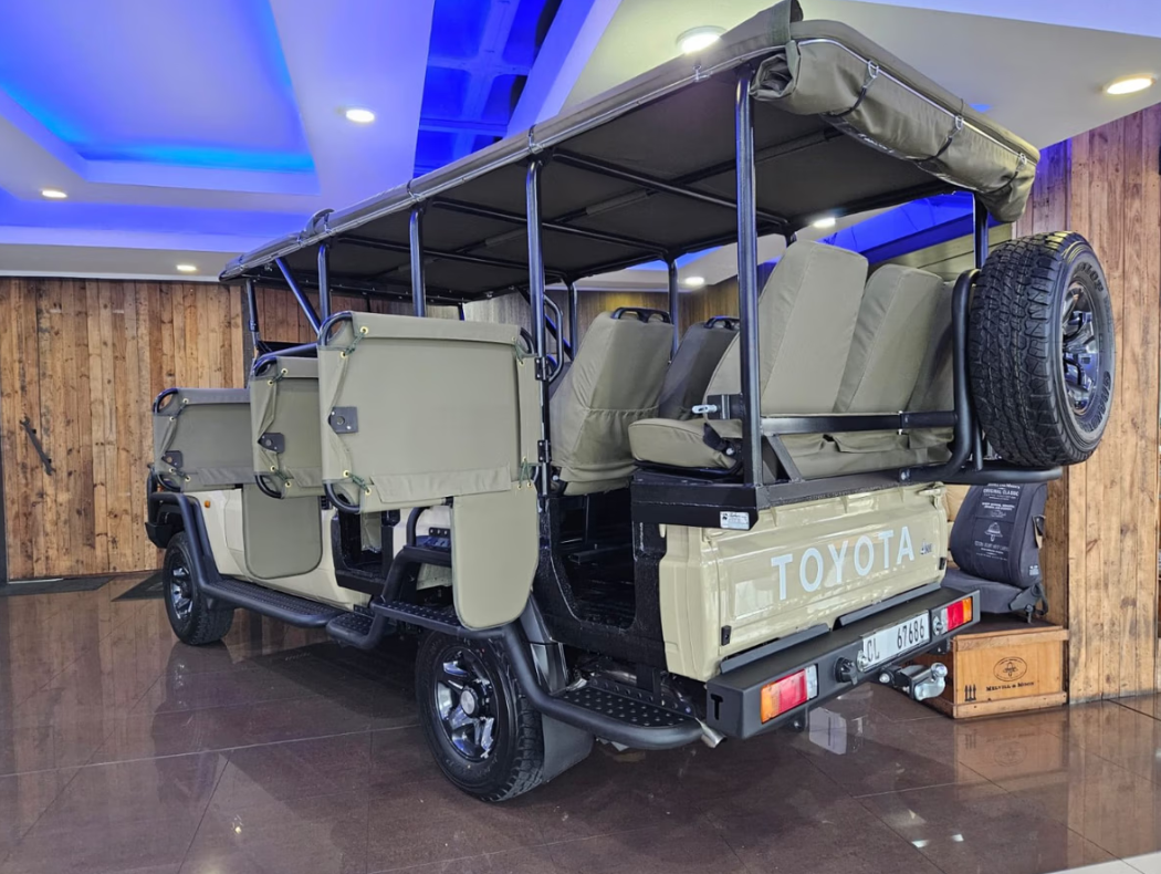 2025 TOYOTA LAND CRUISER 79 GAME VIEWER M/T