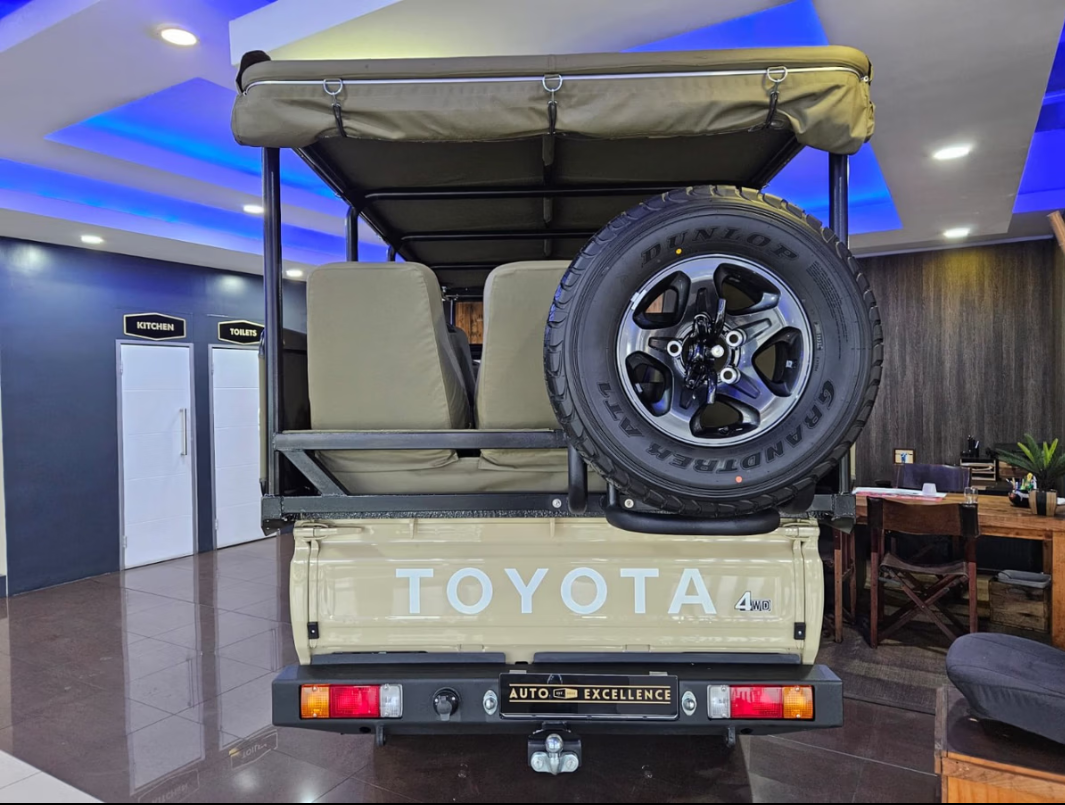 2025 TOYOTA LAND CRUISER 79 GAME VIEWER M/T