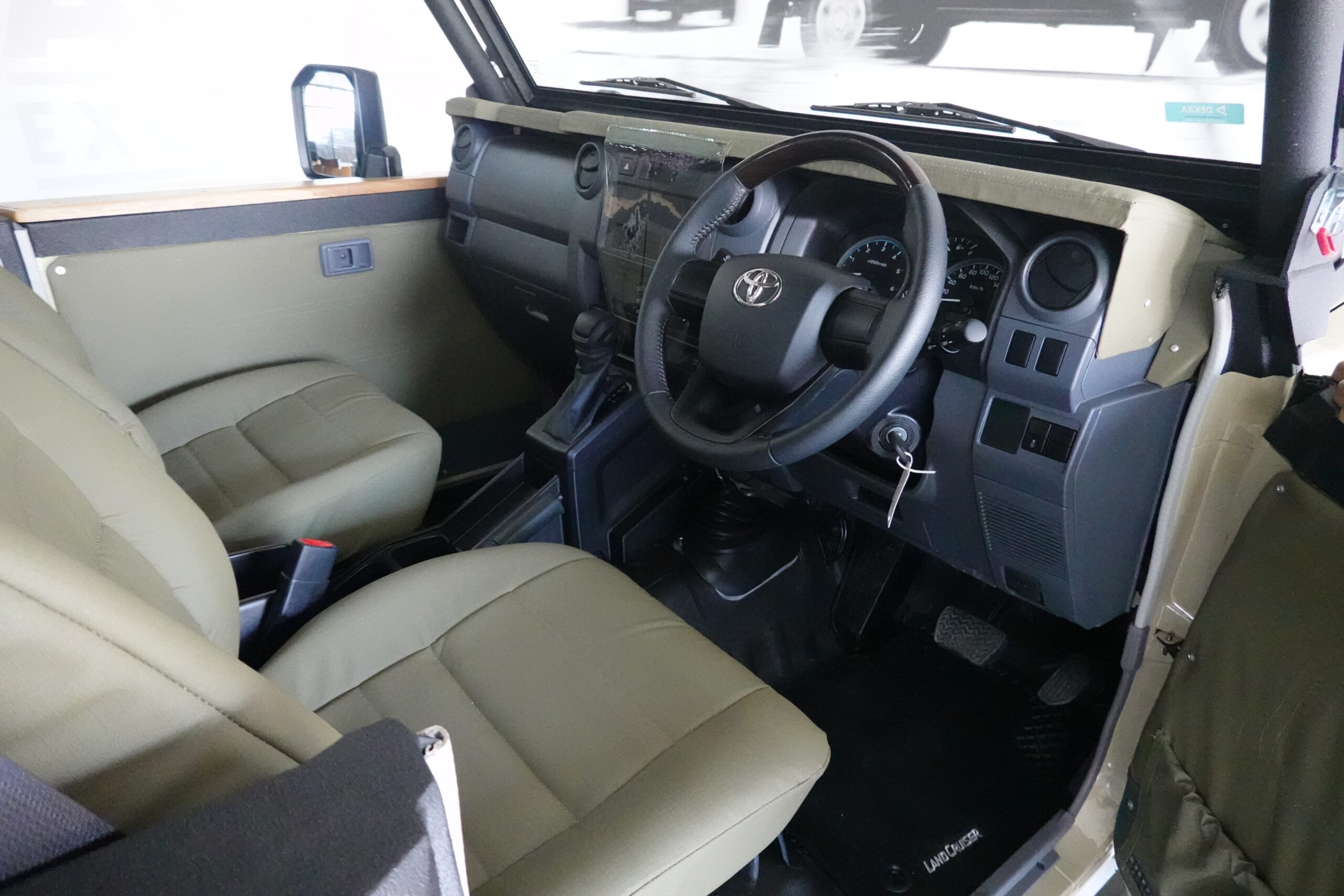 2026 Toyota Land Cruiser 79 2.8 Auto Game Viewer