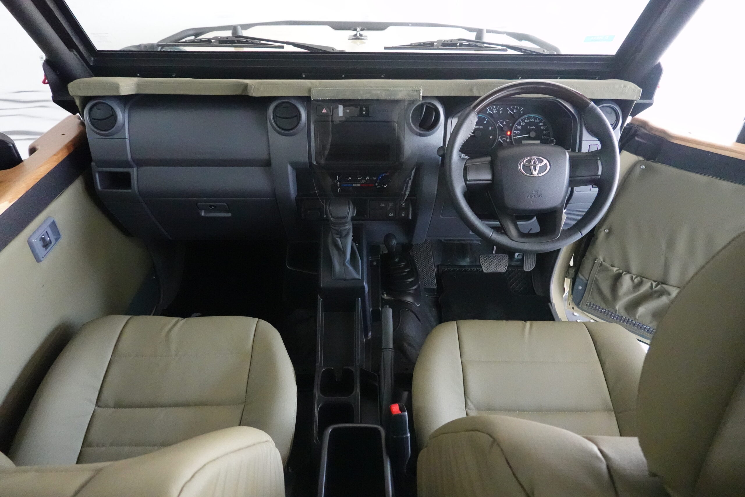 2026 Toyota Land Cruiser 79 2.8 Auto Game Viewer