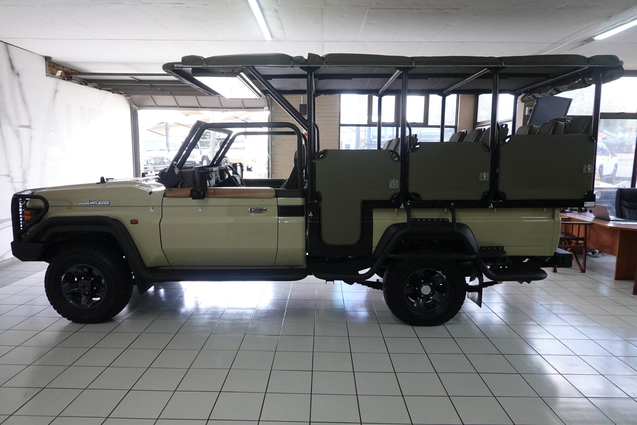 2026 Toyota Land Cruiser 79 2.8 Auto Game Viewer