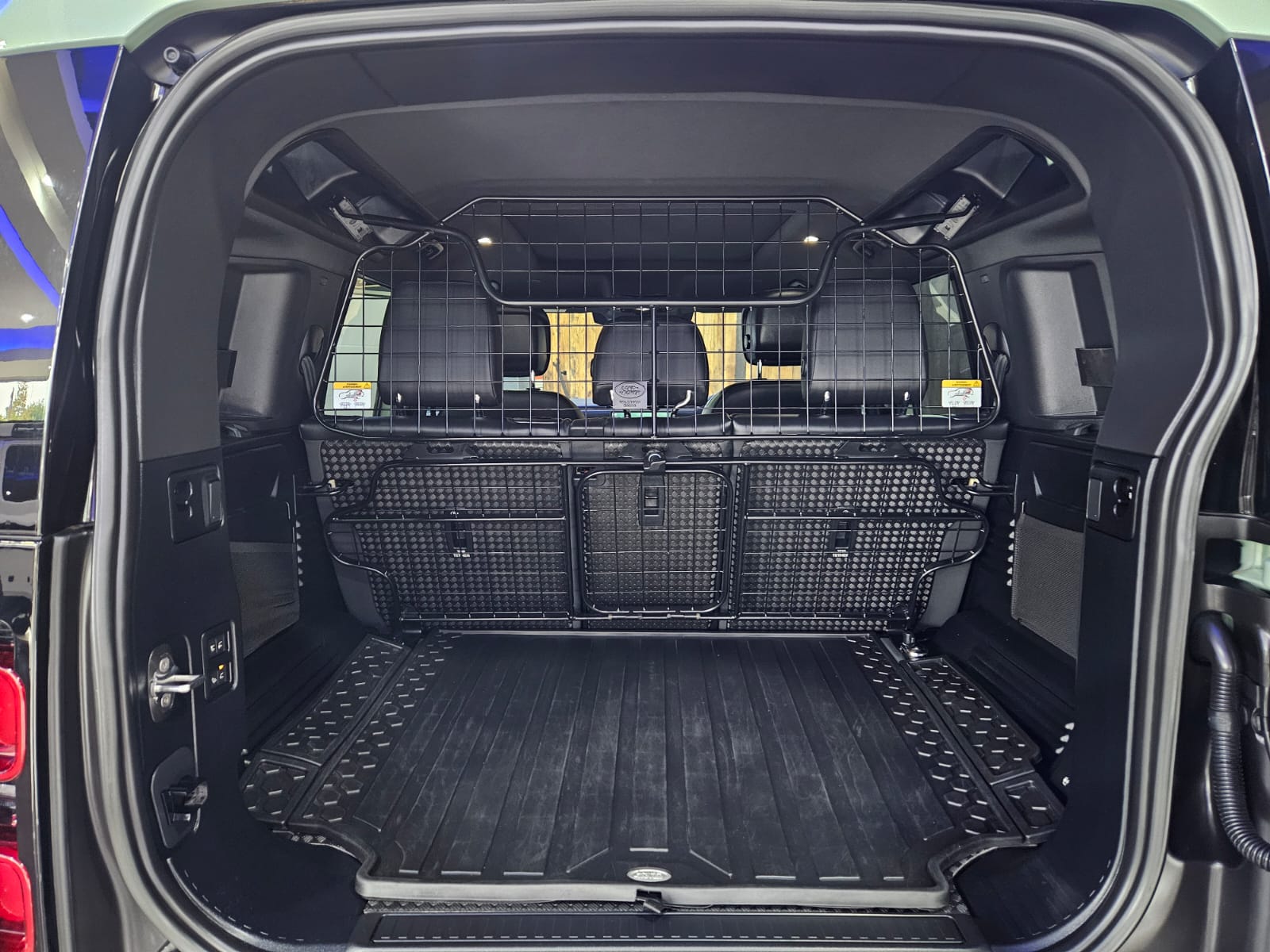 Land Rover Defender 110 75TH Edition D300