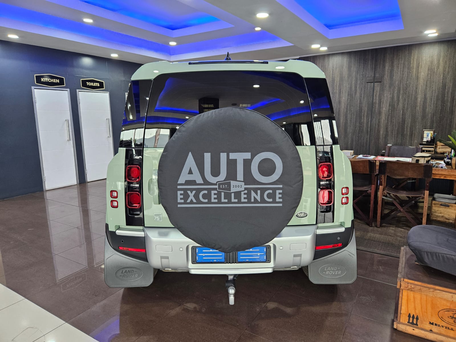Land Rover Defender 110 75TH Edition D300