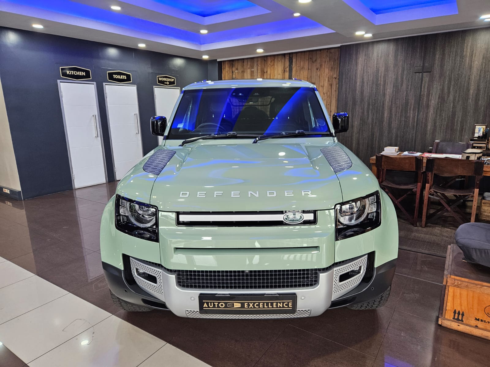 Land Rover Defender 110 75TH Edition D300