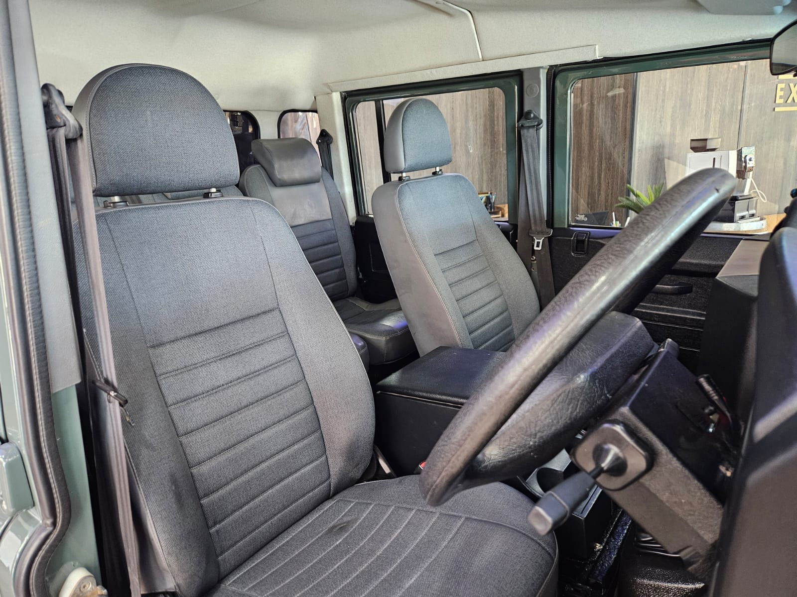 Land Rover Defender 130 2.2D Crew Cab