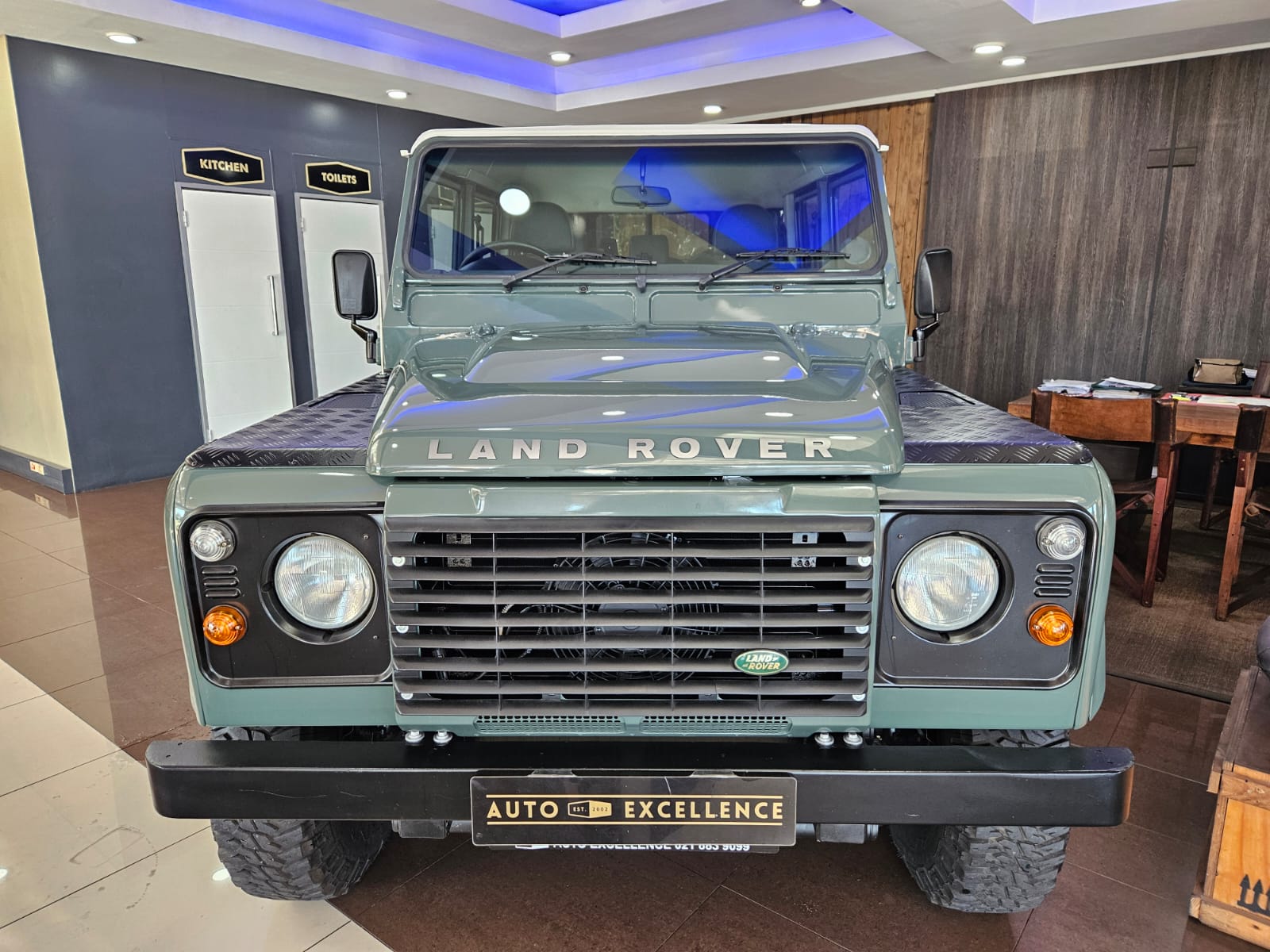 Land Rover Defender 130 2.2D Crew Cab