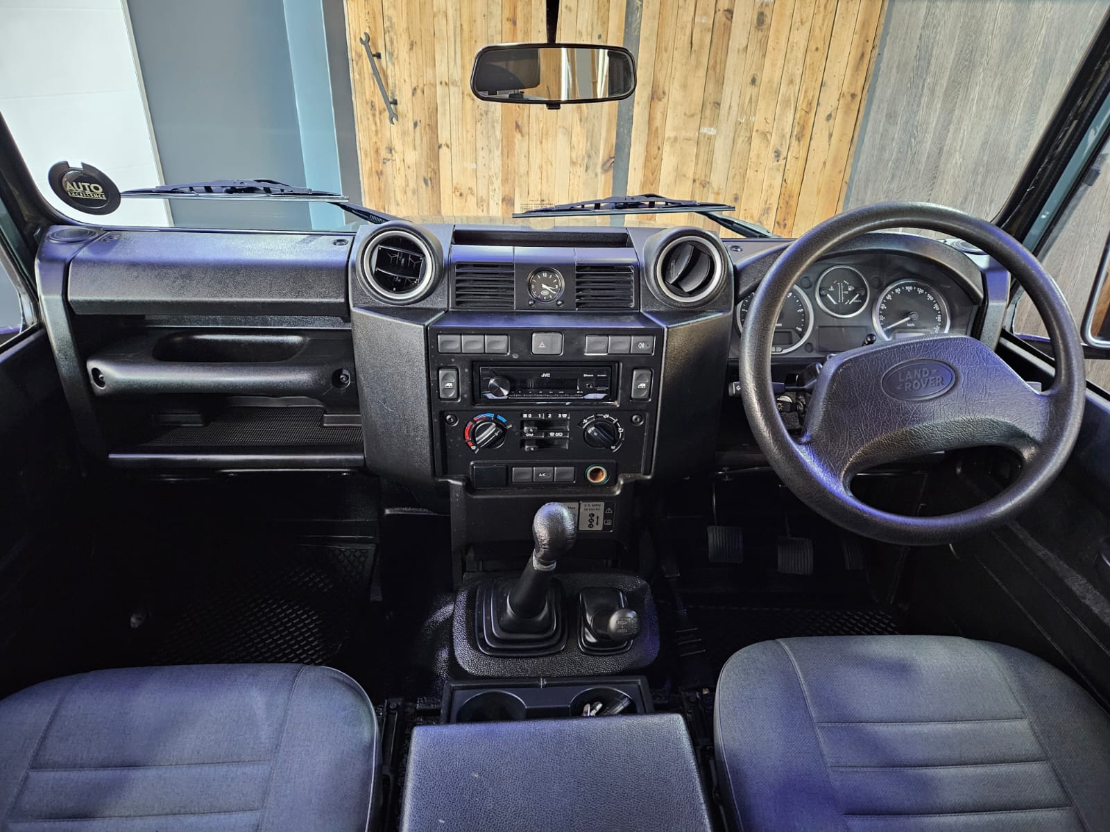 Land Rover Defender 130 2.2D Crew Cab