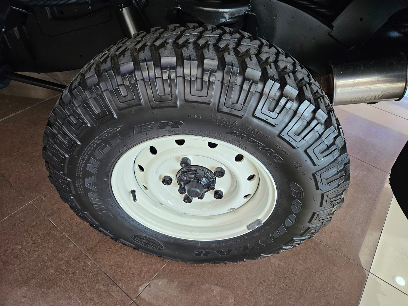 Land Rover Defender 130 2.2D Crew Cab