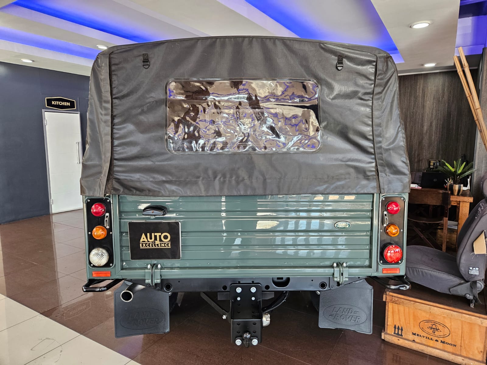 Land Rover Defender 130 2.2D Crew Cab