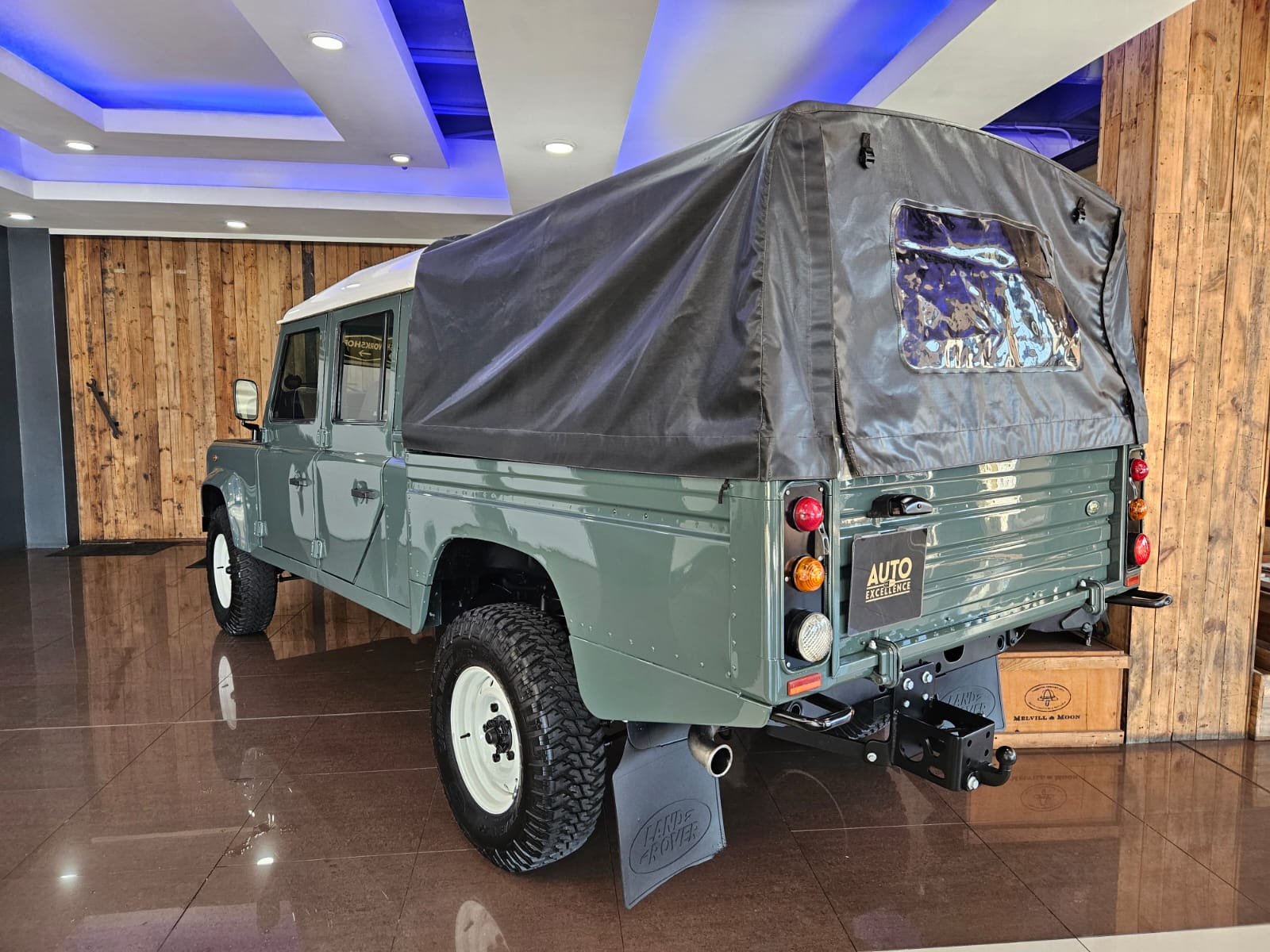 Land Rover Defender 130 2.2D Crew Cab