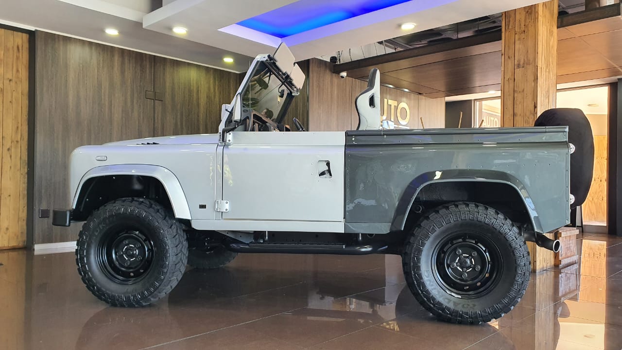 Land Rover Defender TD5 90 A/T