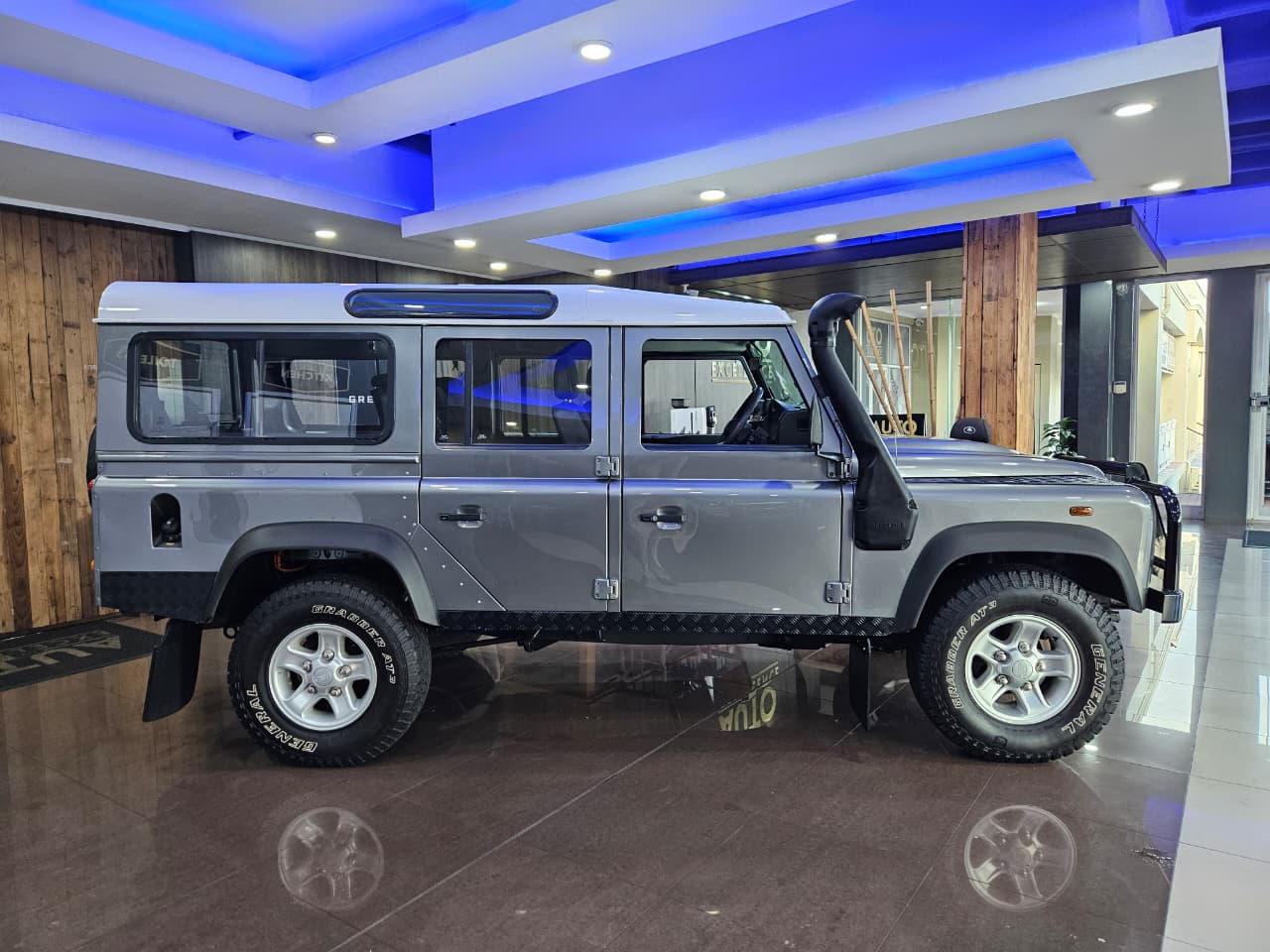 Land Rover Defender 110 2.4TD