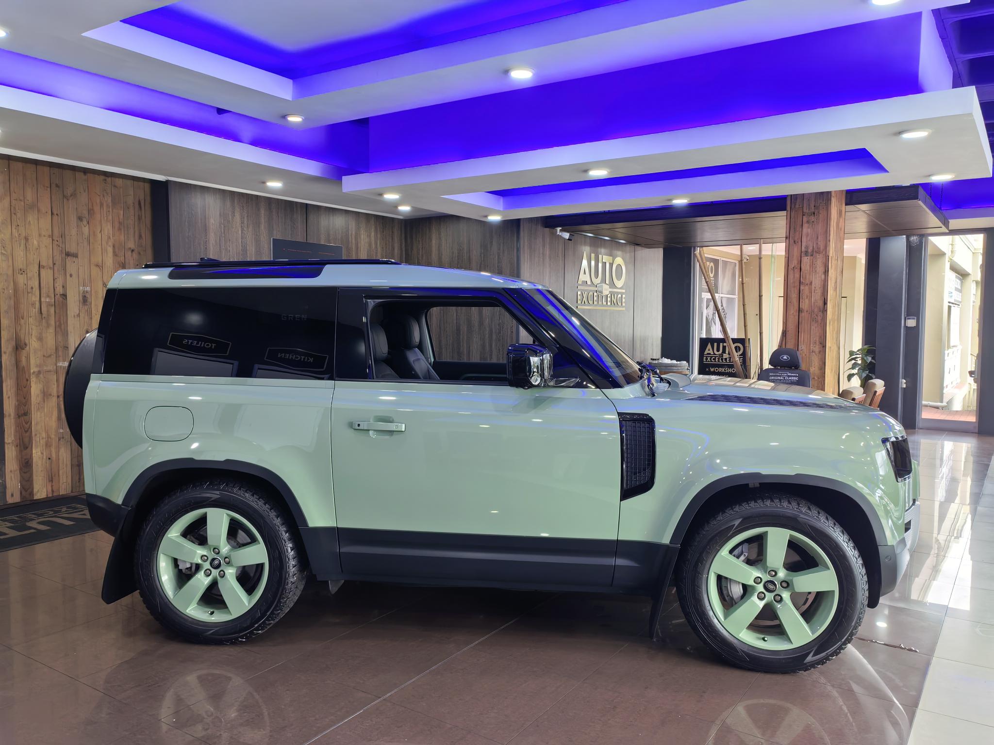 2023 Land Rover Defender 90 D300 75th