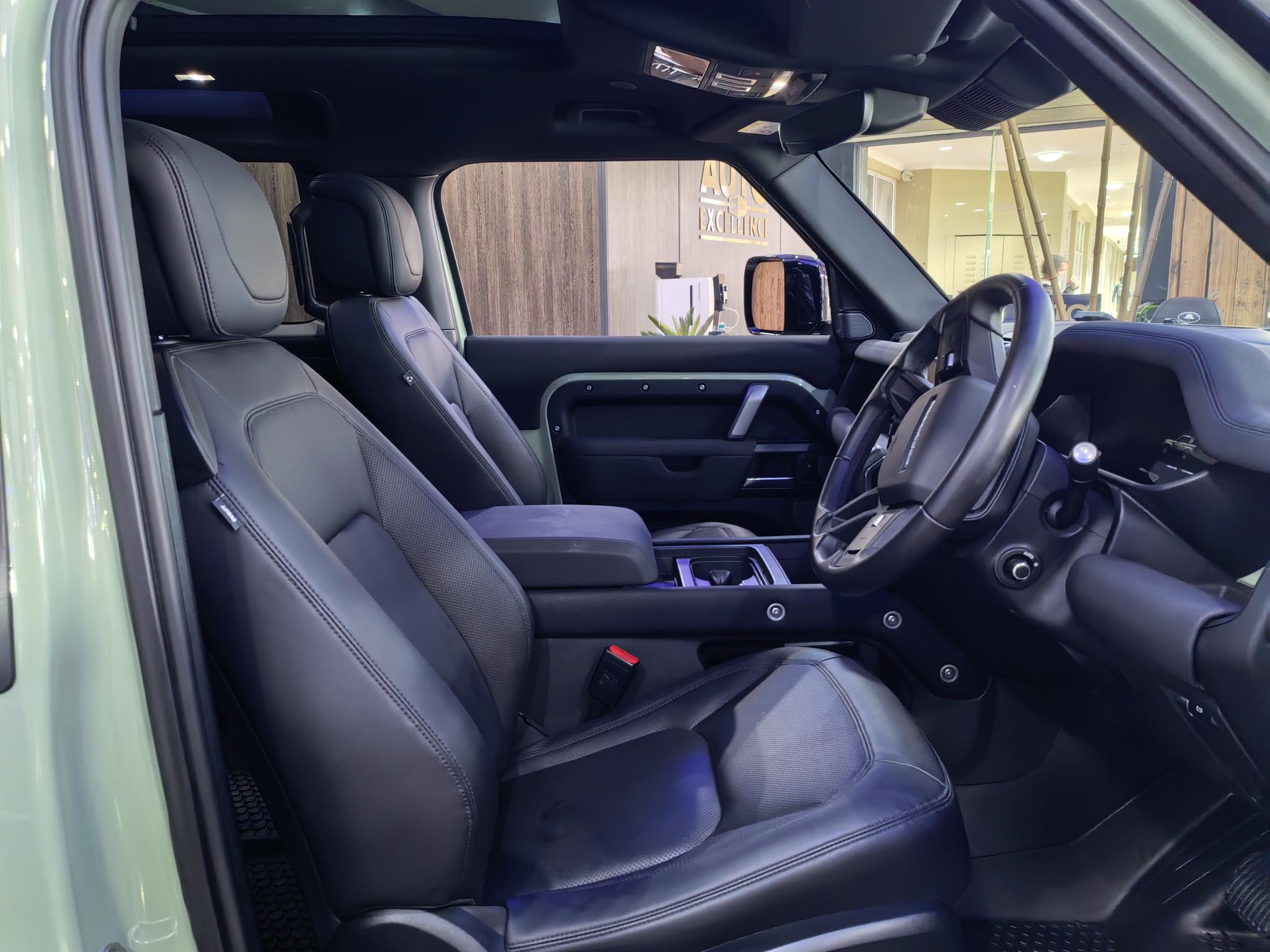 2023 Land Rover Defender 90 D300 75th