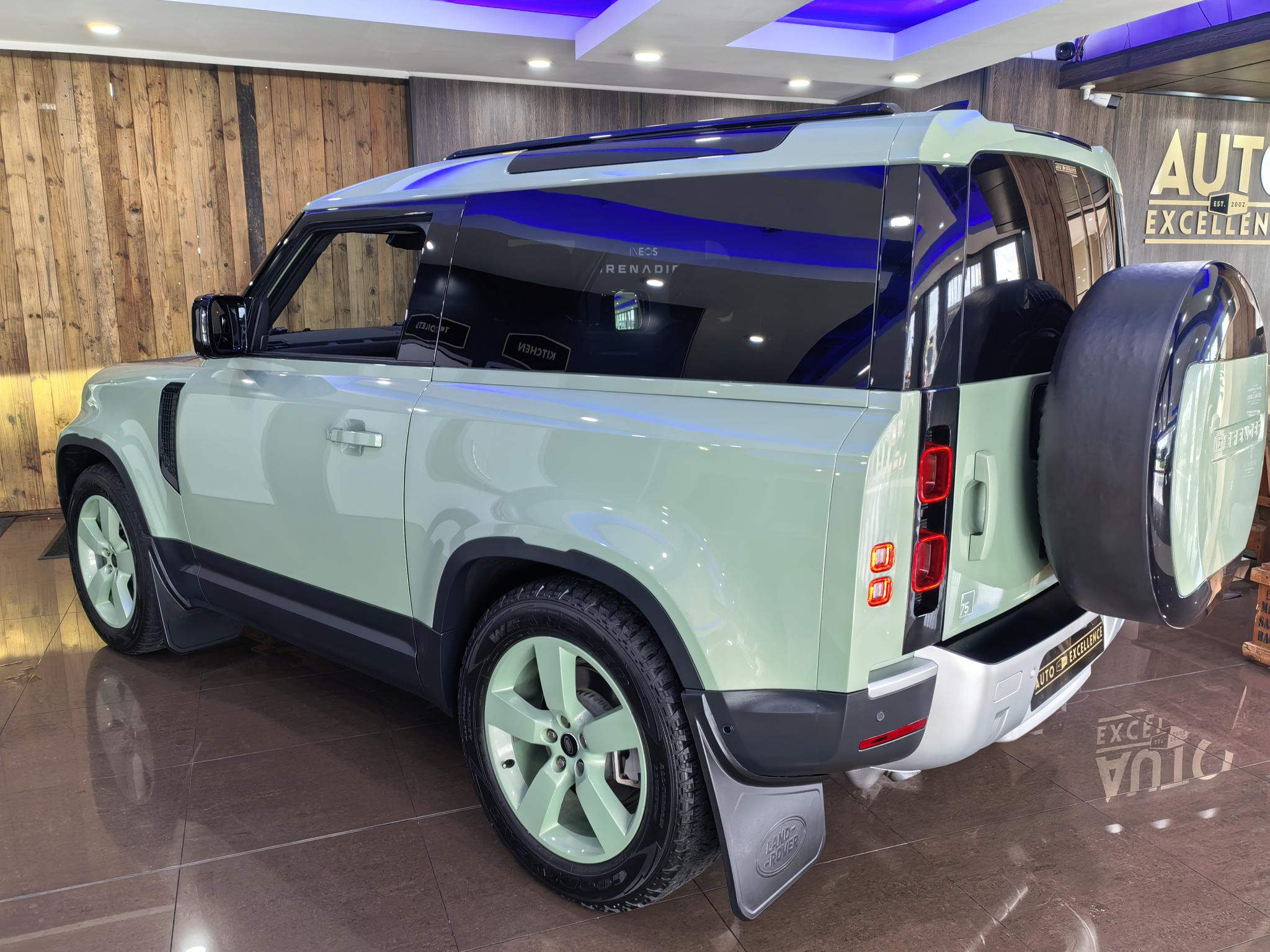 2023 Land Rover Defender 90 D300 75th