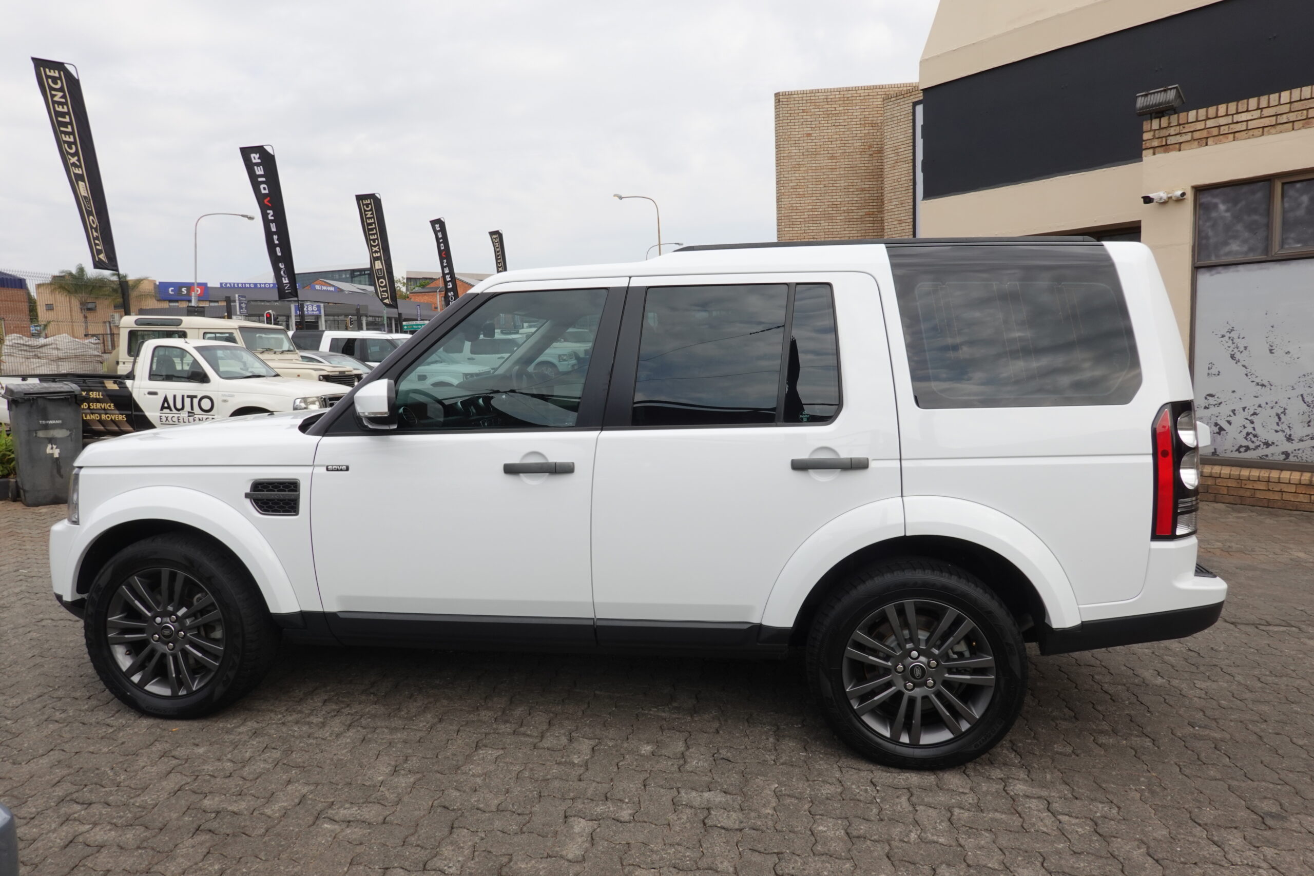 2017 LAND ROVER DISCOVERY 4 3.0 SD V6 GRAPHITE